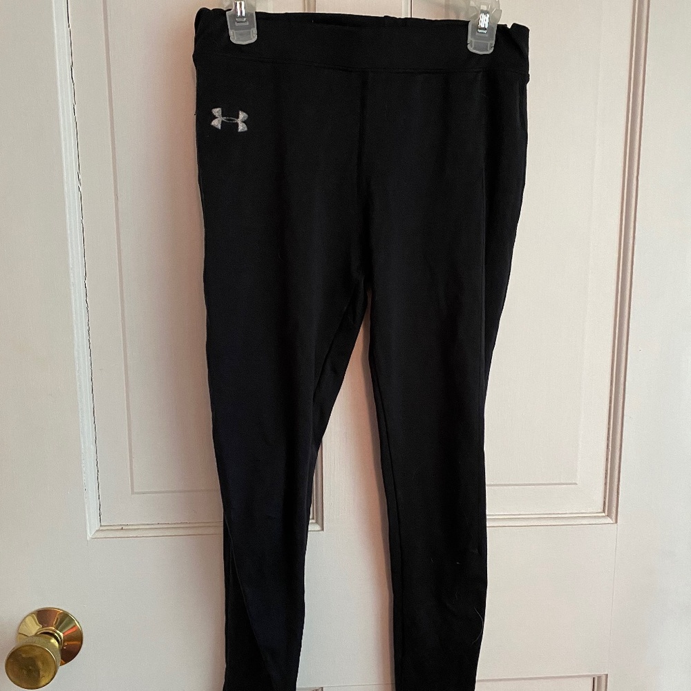 Under Armour black leggings